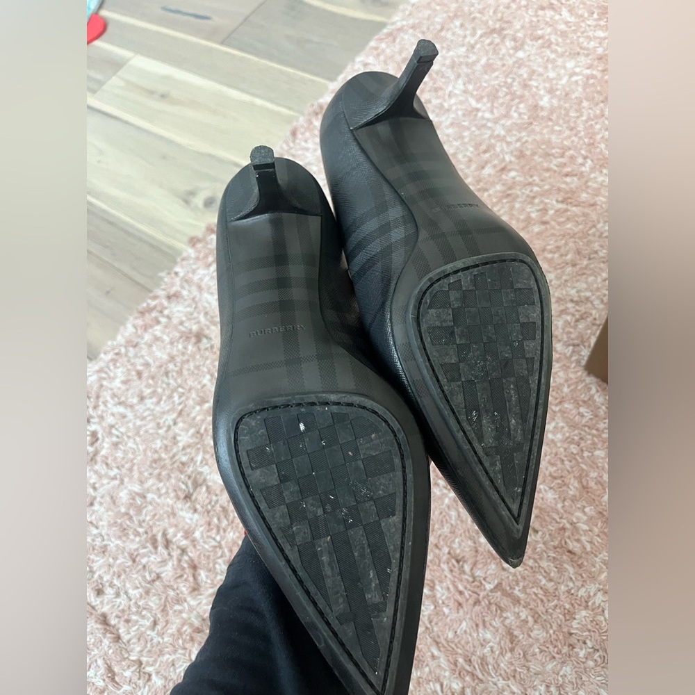 Burberry Cream and Brown Box with Tags - Picture 2 of 4